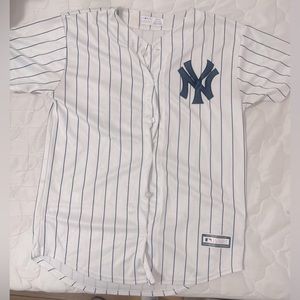 14-16 YR OLD YOUTH SIZE LARGE YANKEE JERSEY
